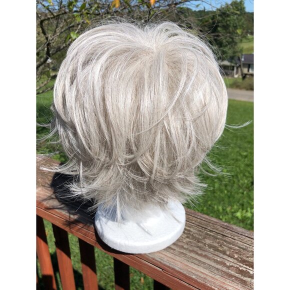 Wig Womens Short Layered Silver Grey Blonde Wig Wispy Gray Shag - Picture 5 of 11